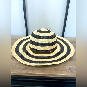 Sunlily Roll-n-go Hat and Tan Stripe Sun